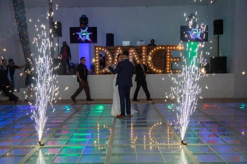 Pista de cristal con pirotecnia fría